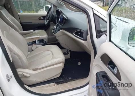 2017 Chrysler Pacifica Touring-L z USA, uszkodzony, nr VIN 2C4RC1BG4HR501232